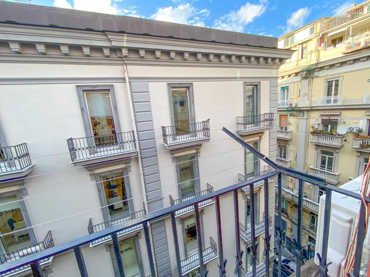 Le Casette Di Piazza Borsa Neapel Exterior foto